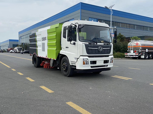 東風天錦掃路車