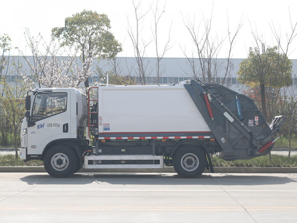 上汽躍進純電動6方壓縮式垃圾車