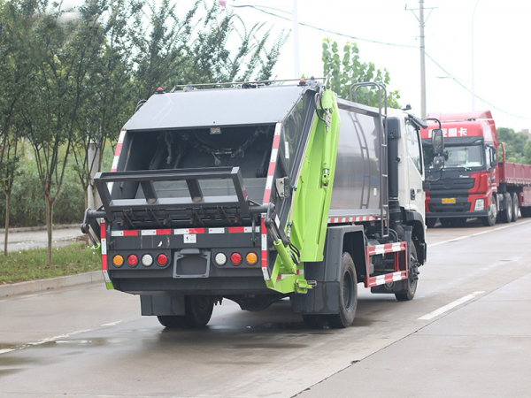 福田瑞沃6方壓縮式垃圾車